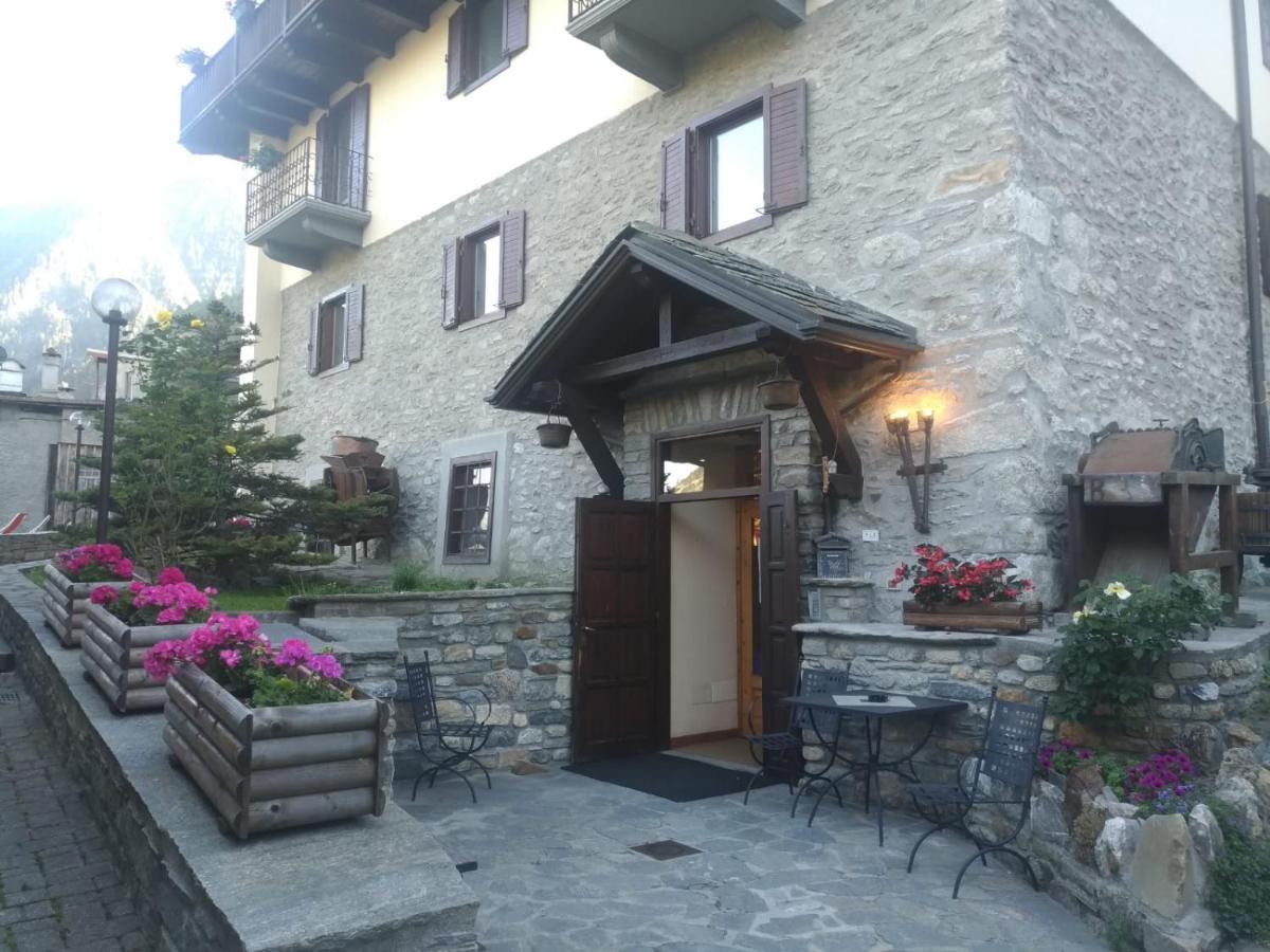 Hotel Ottoz Meuble Courmayeur Exteriér fotografie