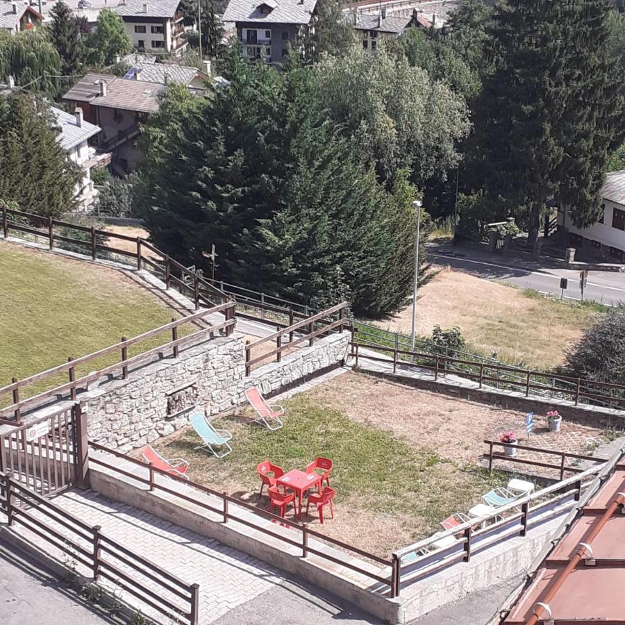 Hotel Ottoz Meuble Courmayeur Exteriér fotografie