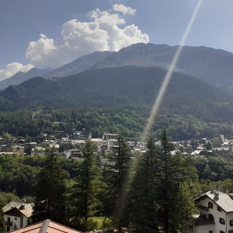 Hotel Ottoz Meuble Courmayeur Exteriér fotografie