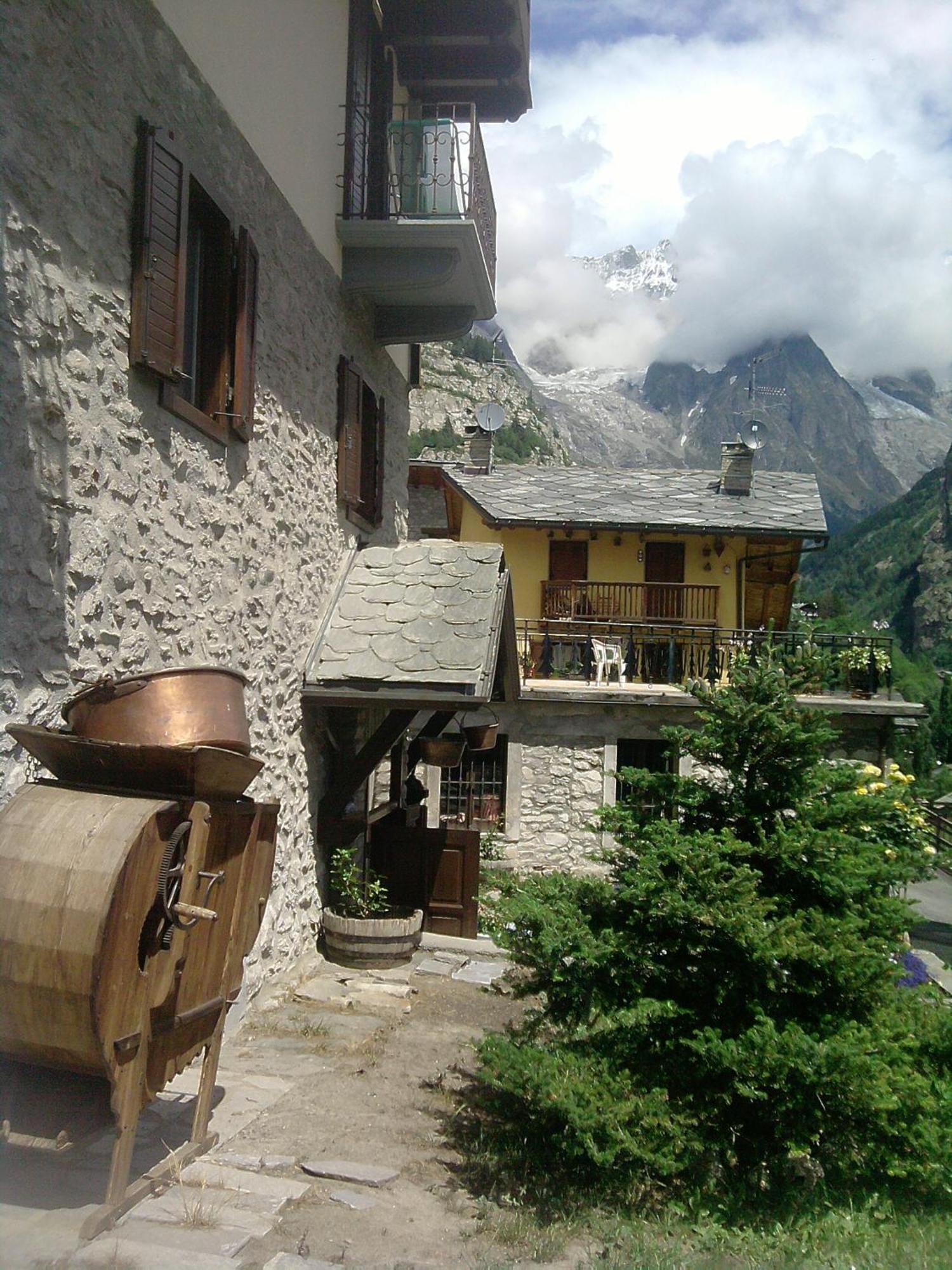 Hotel Ottoz Meuble Courmayeur Exteriér fotografie