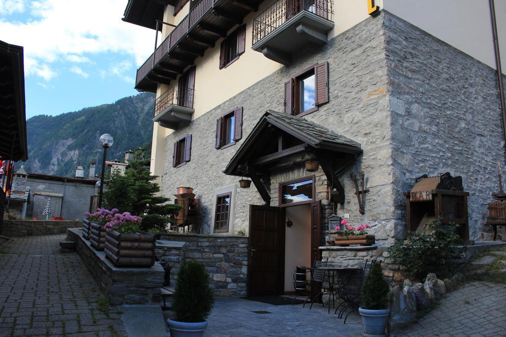 Hotel Ottoz Meuble Courmayeur Exteriér fotografie