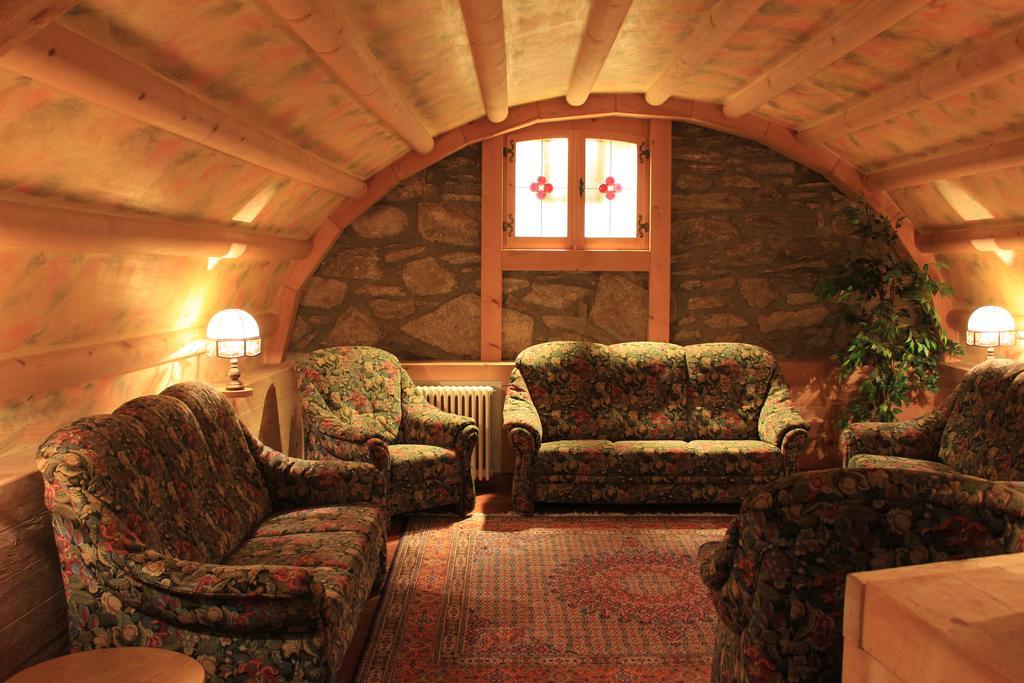 Hotel Ottoz Meuble Courmayeur Exteriér fotografie