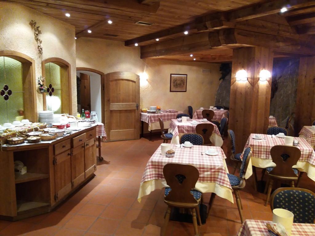 Hotel Ottoz Meuble Courmayeur Exteriér fotografie