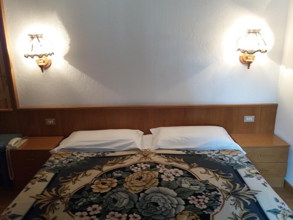 Hotel Ottoz Meuble Courmayeur Exteriér fotografie