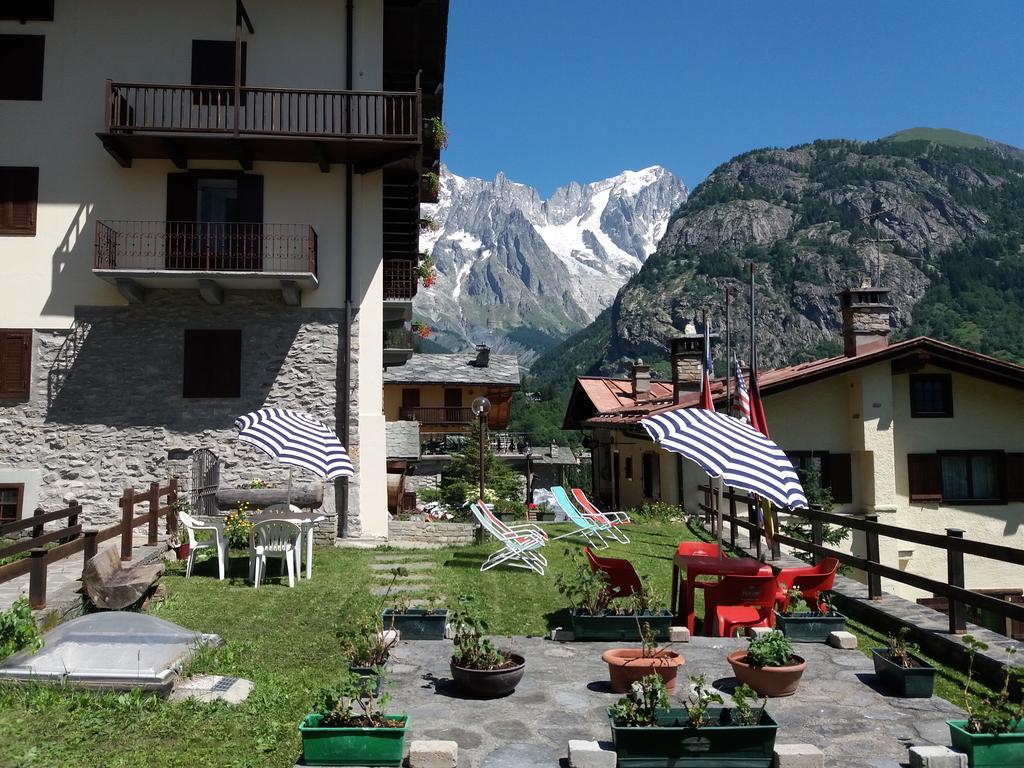 Hotel Ottoz Meuble Courmayeur Exteriér fotografie