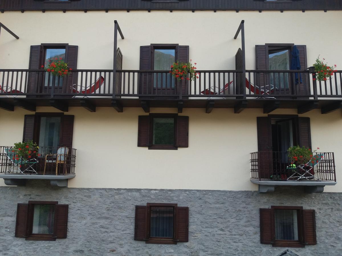 Hotel Ottoz Meuble Courmayeur Exteriér fotografie