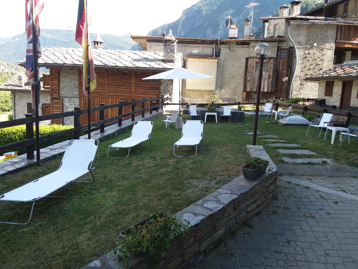 Hotel Ottoz Meuble Courmayeur Exteriér fotografie