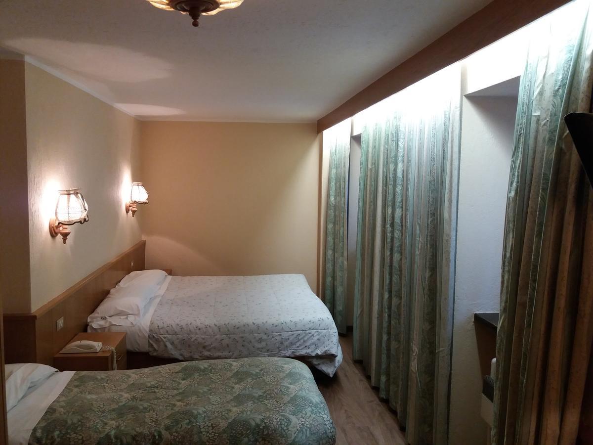 Hotel Ottoz Meuble Courmayeur Exteriér fotografie