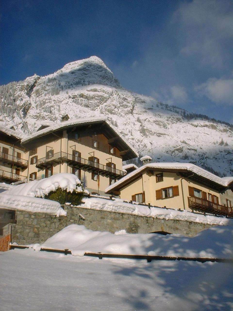 Hotel Ottoz Meuble Courmayeur Exteriér fotografie