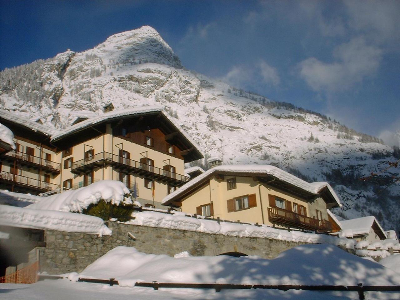 Hotel Ottoz Meuble Courmayeur Exteriér fotografie