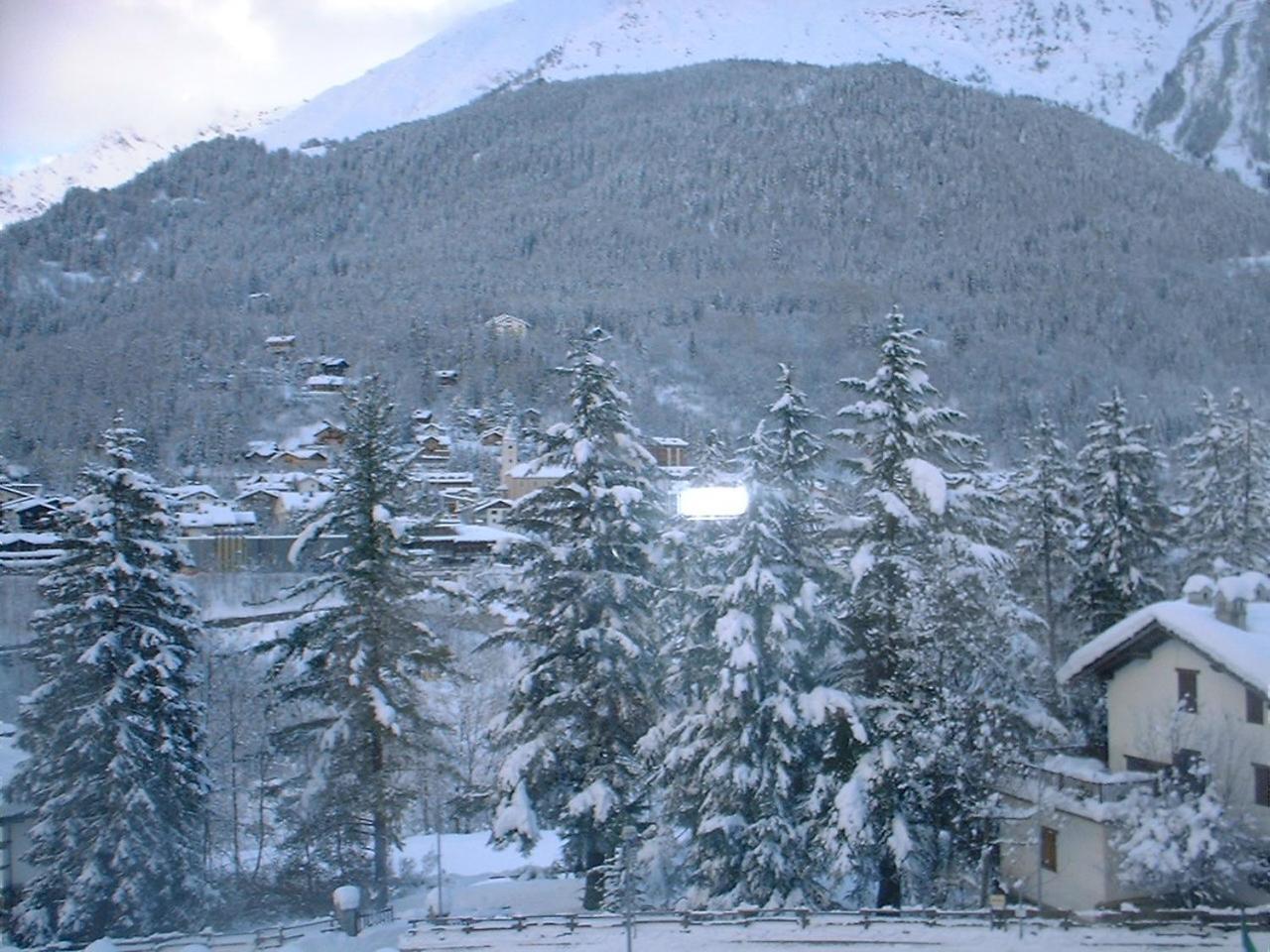 Hotel Ottoz Meuble Courmayeur Exteriér fotografie