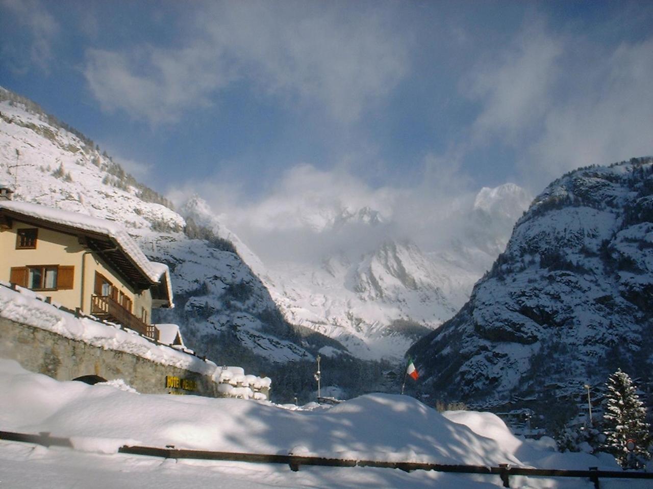 Hotel Ottoz Meuble Courmayeur Exteriér fotografie